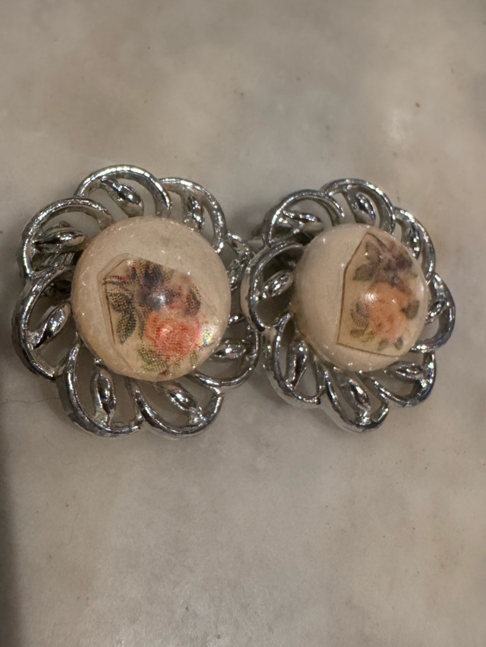 VINTAGE AVON CLIP ON EARRINGS